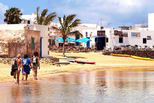 Lanzarote Tour: Lagomar Museum, Guatiza Cactus Garden & La Graciosa Island 